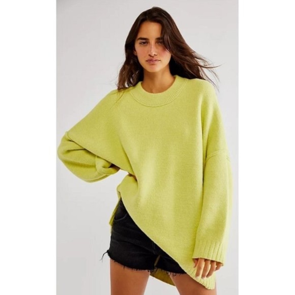 Free People Peaches Tunic Sweater in Celery Green Size Medium Oversized Cozy